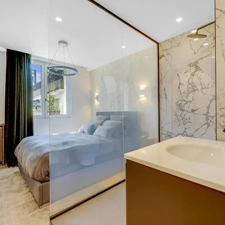 Ultra Luxe Tour Eiffel Apartment Paris