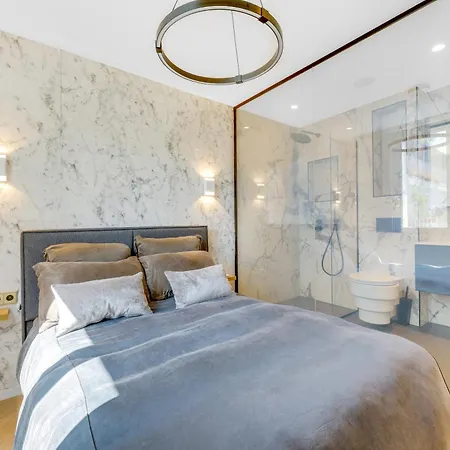 Ultra Luxe Tour Eiffel Apartment