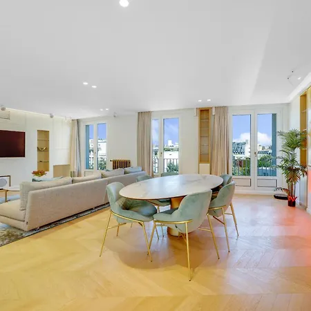 Ultra Luxe Tour Eiffel Apartment Paris